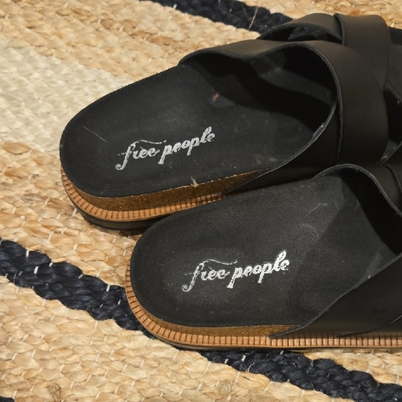 Free People Black Cork Bed Flat Sandals, Leather Upper, VGUC, Sz6, Comfort - Picture 10 of 11